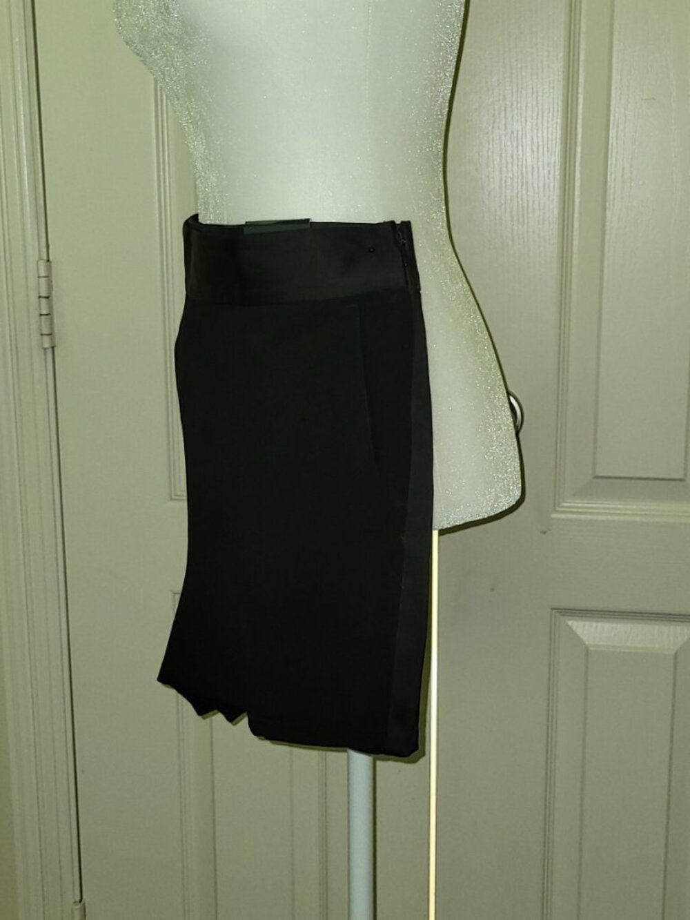 Shorts - Picture 2 of 3